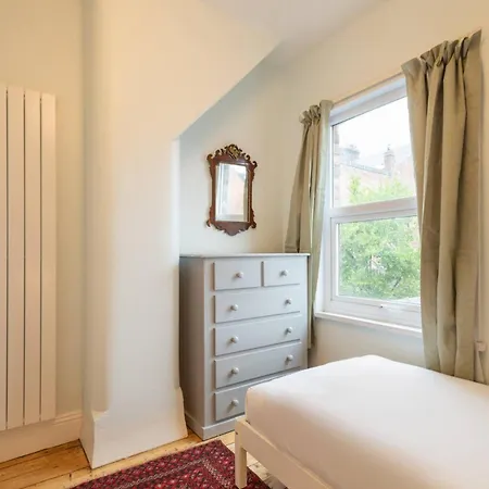 Host & - Heather House *